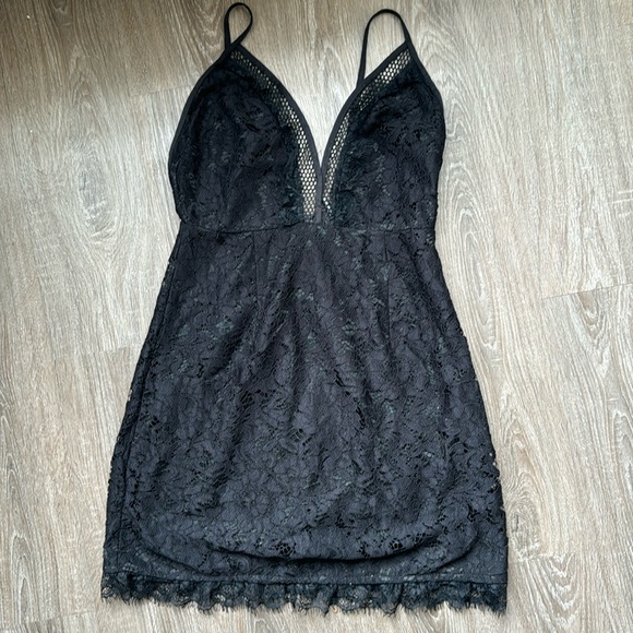 Dresses & Skirts - Black lace dress